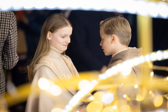 La princesse Gabriella de Monaco, comtesse de Carladès, Le prince Jacques de Monaco, marquis des Baux - La famille princière de Monaco lors du lancement des illuminations de Noël organisées par la municipalité de Monaco sur la Place d'Armes le 27 novembre 2025.
© Olivier Huitel / Pool / Bestimage