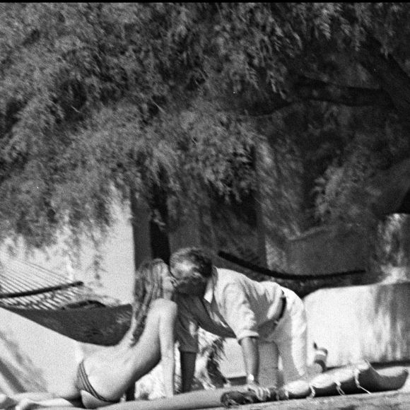 Archives - Brigitte Bardot et Jacques Charrier à la Madrague DANIEL ANGELI / BESTIMAGE