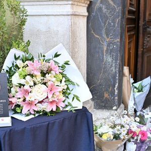 - Obsèques de Loana Petrucciani en la cathédrale Sainte-Réparate à Nice le 10 avril 2026. L'ancienne star de téléréalité a été retrouvée morte dans son appartement niçois par les autorités, le 25 mars dernier. Bruno Bebert / Bestimage