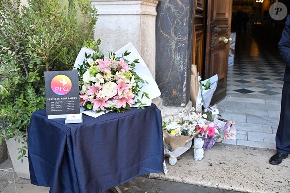- Obsèques de Loana Petrucciani en la cathédrale Sainte-Réparate à Nice le 10 avril 2026. L'ancienne star de téléréalité a été retrouvée morte dans son appartement niçois par les autorités, le 25 mars dernier. Bruno Bebert / Bestimage