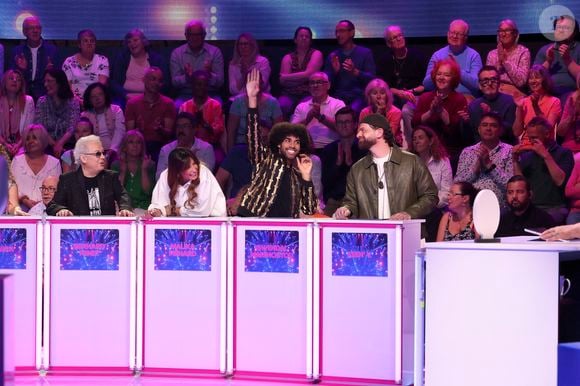 Exclusif - Maxime Dereymez, Nawarra, Bernard Minet, Malika Ménard, Gwendal Marimoutou, KeenV, lors de l'enregistrement de l'émission "On Connait La Chanson Années 90", présentée par L.Boccolini et diffusée le 19 mai 2026 sur W9, à Paris, France, le 8 avril 2026. © Jack Tribeca/Bestimage