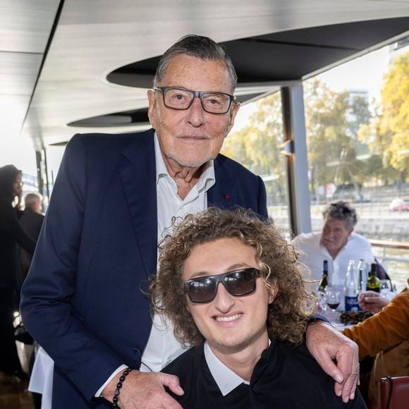 Exclusif - Jean-Claude Camus et son petit-fils Joalukas Noah - Anniversaire pour ses 85 ans  de Jean-Claude Camus avec ses proches et sa famille sur la péniche "Bel Ami" à Paris. Le 29 octobre 2023 © Cyril Moreau / Bestimage