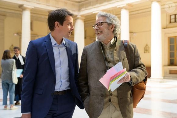 Dans le show, Antoine Hamel joue le juge Boris Delcourt 

Image de la série "La Stagiaire" avec Antoine Hamel et Nicolas Marié
©François LEFEBVRE - France Télévisions