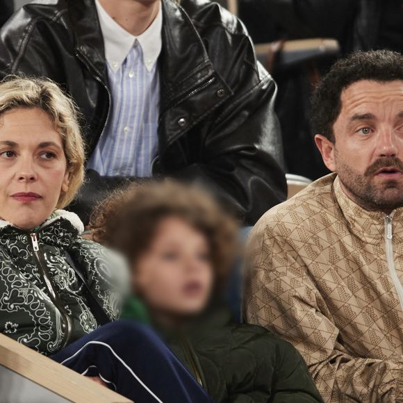 De leur union sont nés deux enfants : Marcus en 2015 et un deuxième en 2022, dont le sexe et le prénom sont gardés secrets.

Alysson Paradis et Guillaume Gouix à Roland Garros, le 1er juin 2024.

Photo : Jacovides / Moreau / Bestimage