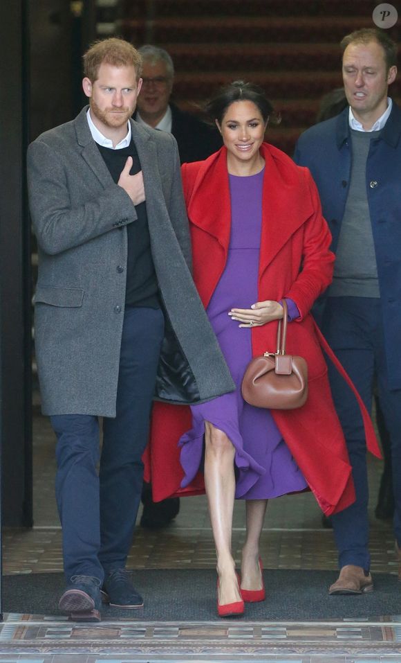 Le prince Harry, duc de Sussex,  et Meghan Markle, duchesse de Sussex,  enceinte, lors d'une visite à Birkenhead le 14 janvier 2019. Backgrid USA / Bestimage