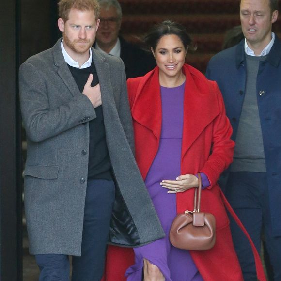 Le prince Harry, duc de Sussex,  et Meghan Markle, duchesse de Sussex,  enceinte, lors d'une visite à Birkenhead le 14 janvier 2019. Backgrid USA / Bestimage
