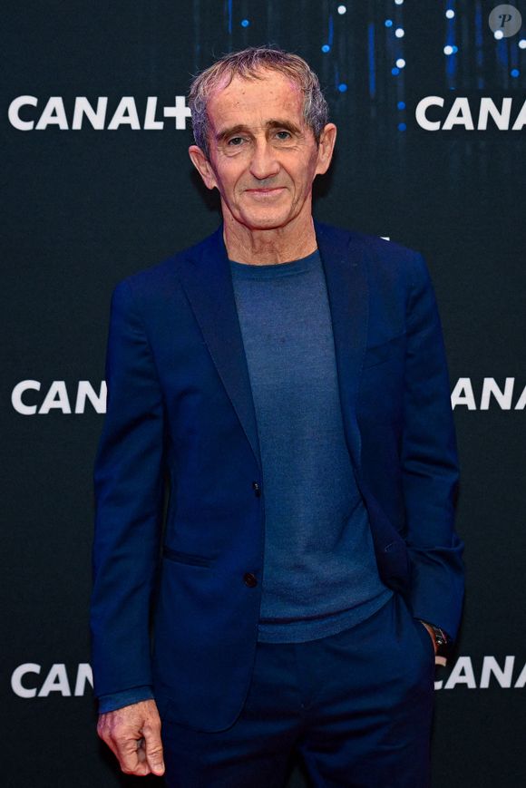 Formule 1 L'ancien pilote Alain PROST pose pour une photo avant la première projection du documentaire Alain PROST au Cinéma Elysee Biarritz le 2 décembre 2024 à Paris, France. Photo par Baptiste Fernandez/Icon Sport/ABACAPRESS.COM