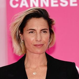 Alessandra Sublet, 49 ans, s’est remariée pour la troisième fois avec un homme rencontré en Patagonie.

Alessandra Sublet - Arrivées au photocall de la cérémonie de clôture sur le pink carpet de la 5ème édition du Festival International Canneseries à Cannes

© Norbert Scanella / Panoramic / Bestimage