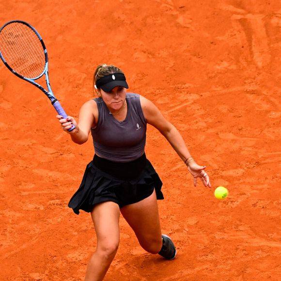 Alors que Varvara Gracheva jouait en match d’ouverture sur le cour Philippe Chatrier mardi 27 mai 2025, les gradins étaient vides.

Sofia Kenin ( USA ) Varvara Gracheva ( France ) during the 2025 French Open at Roland Garros on May 27, 2025 in Paris, France. © Dante Badano/PSNewz/Bestimage