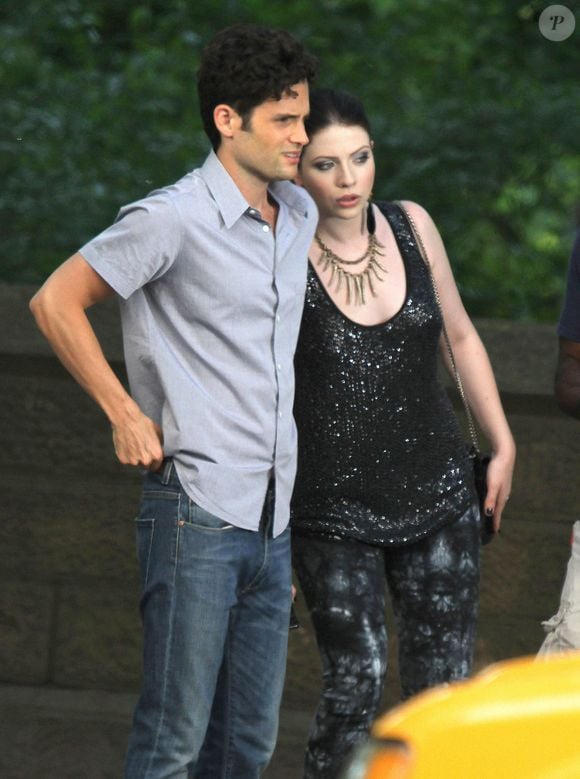 Penn Badgley, Michelle Trachtenberg sur le tournage de "Gossip Girl" à New York le 17 juillet 2012. © FAMEFLYNET / BESTIMAGE