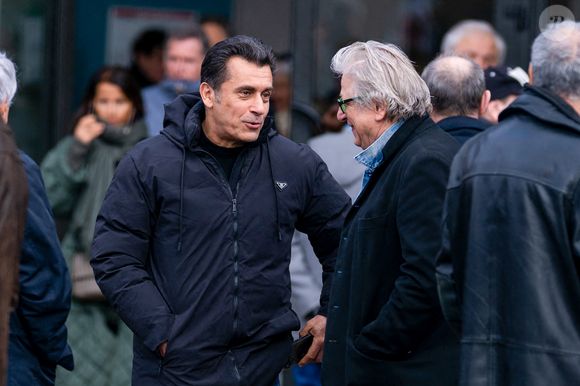 Rétro - Décès de Albert Kassabi dit "Bébert", leader du groupe Les Forbans - Semi-exclusif - Albert Kassabi (Les Forbans) et Alain Turban aux obsèques du chanteur Herbert Léonard au crématorium de Saint-Fargeau-Ponthierry, France, le 12 mars 2025. Bestimage