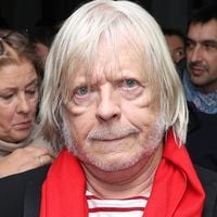 Renaud fait une apparition à Bordeaux : le chanteur s'affiche souriant et inséparable de sa fille Lolita