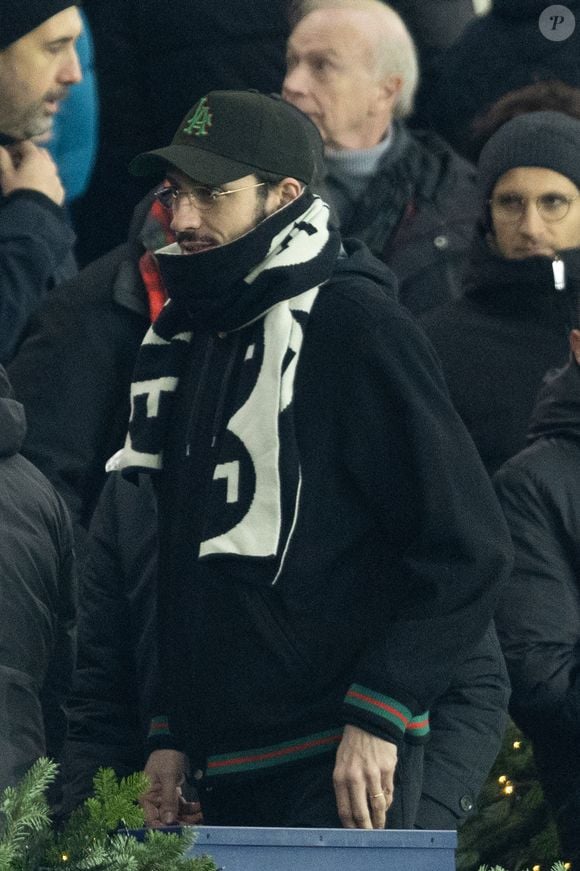 Roméo Elvis - Célébrités dans les tribunes lors du match de Ligue des Champions entre le Paris Saint Germain contre Tottenham Hotspur Football Club (5-3) au Parc des Princes à Paris le 26 novembre 2025. © Cyril Moreau/Bestimage