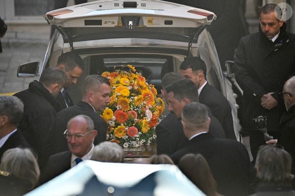 Cercueil arrivant à l'église Notre-Dame de l'Assomption, pour la cérémonie funéraire de l'actrice française Brigitte Bardot, à Saint-Tropez, dans le sud-est de la France, le 7 janvier 2026. Photo par Julien Reynaud/APS-Medias/ABACAPRESS.COM