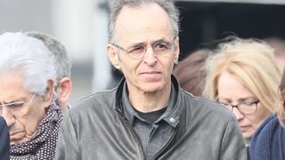 Jean-Jacques Goldman : Sa fille Caroline, psychologue célèbre, a une réponse bien utile à cette question incontournable de Noël