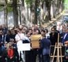 Celle qui a accompagné les débuts de nombreuses personnalités comme Michel Drucker, Sophie Davant, Faustine Bollaert ou Benjamin Castaldi a marqué plusieurs générations de professionnels de l'audiovisuel. 

Illustrations - Les célébrités lors de l'hommage rendu aux obsèques de Françoise Coquet au cimetière de Montmartre à Paris le 24 juillet 2026. Agence / Bestimage