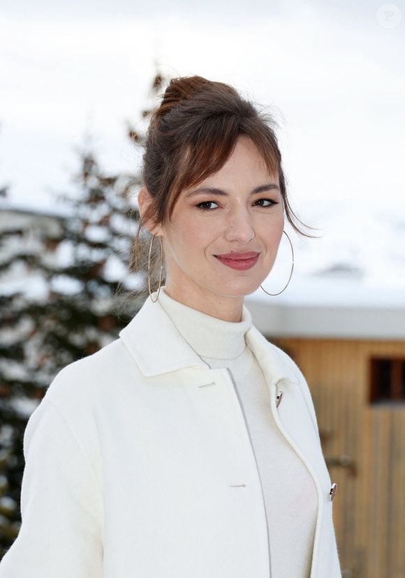 Invitée de l’émission "Le beau geste", Louise Bourgoin a évoqué son hypersensibilité
Louise Bourgoin - Photocall du film "Bis Repetita" dans le cadre du 27ème Festival International du Film de Comédie de l'Alpe d'Huez le 16 janvier 2024. © Dominique Jacovides/Bestimage