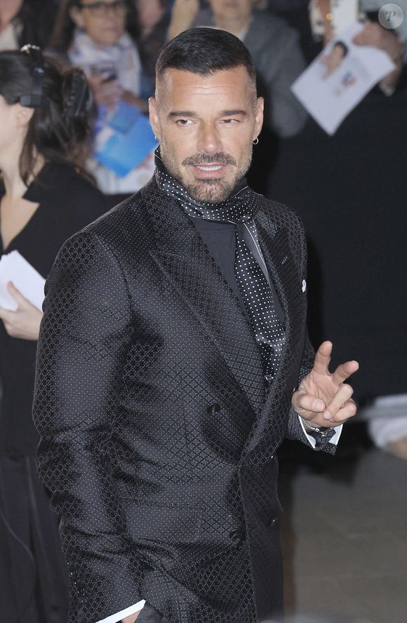 Ricky Martin aux arrivées au défilé Tom Ford Collection Femme Prêt-à-Porter Automne/Hiver 2026-2027 lors de la Fashion Week de Paris (PFW) au Pavillon Vendôme, à Paris, le 4 mars 2026. 

©Christophe Aubert/Bestimage