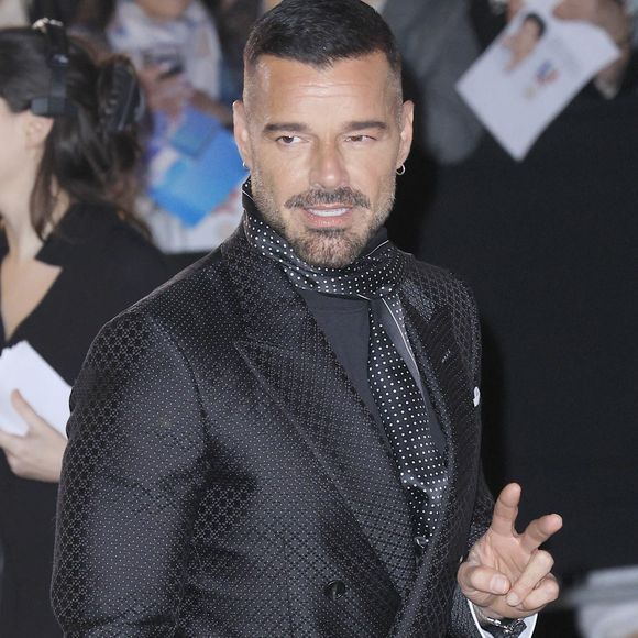 Ricky Martin aux arrivées au défilé Tom Ford Collection Femme Prêt-à-Porter Automne/Hiver 2026-2027 lors de la Fashion Week de Paris (PFW) au Pavillon Vendôme, à Paris, le 4 mars 2026. 

©Christophe Aubert/Bestimage