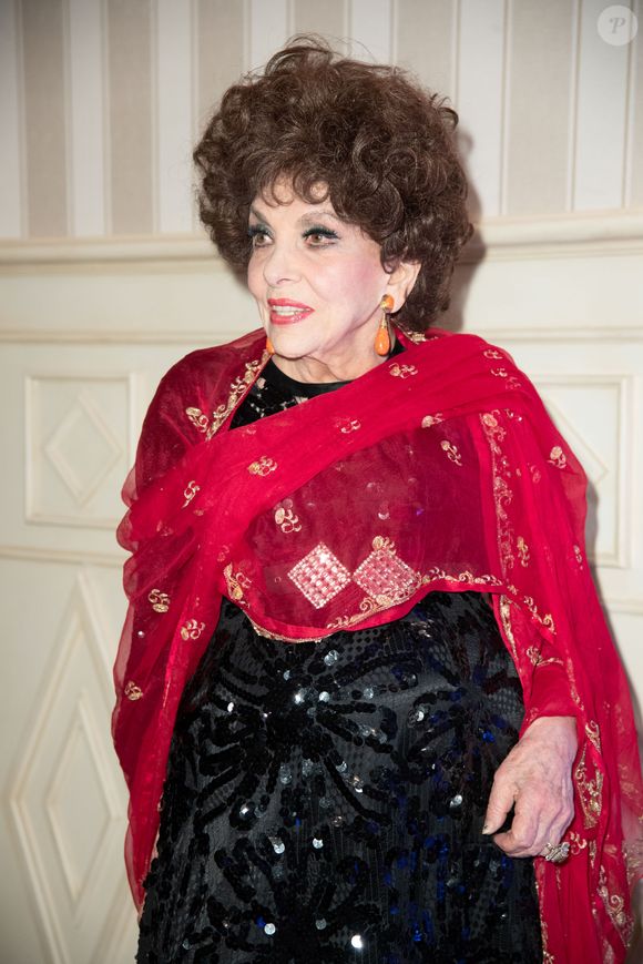 L’athlète est l’arrière-petite-nièce de la légendaire actrice Gina Lollobrigida, sans jamais avoir vécu dans son ombre.

Gina Lollobrigida - Photocall du 80ème anniversaire du magazine Oggi à Milan le 2 octobre 2019. Photo par SGP / BESTIMAGE