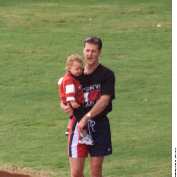 Michael Schumacher avec sa fille Gina Maria en Sardaigne.
© MARIO BRENNA / BESTIMAGE