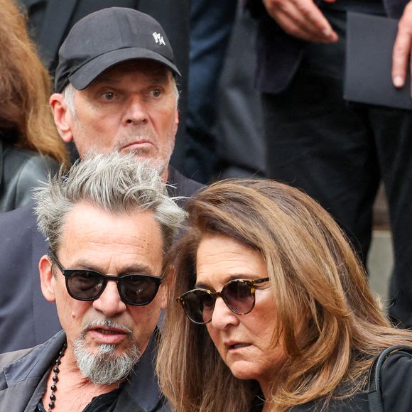 Florent Pagny, Laurent Baffie, Fati Rosenberg - Sorties des obsèques de Thierry Ardisson en l’église Saint-Roch de Paris, France, le 17 juillet 2025. © Clovis-Jacovides/Bestimage