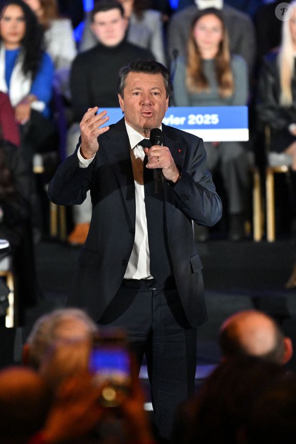 Christian Estrosi, le maire de Nice, accompagné de sa femme la journaliste et chroniqueuse de télé, Laura Tenoudji, a participé à la réunion de rentrée des Amis du Maire organisé dans la salle de spectacle du Palais de la Méditerranée à Nice, le 20 janvier 2023. © Bruno Bebert/Bestimage