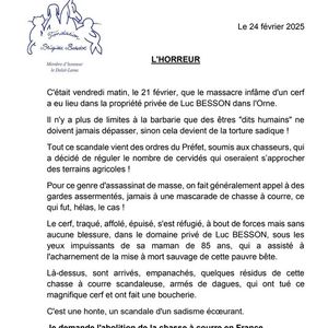 Des chasseurs se sont acharnés sur l'animal, en l’abattant sauvagement au couteau. 
Brigitte Bardot sur X.