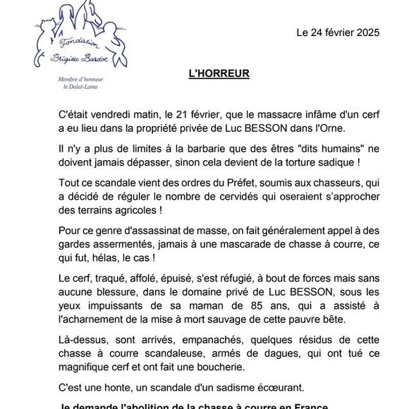 Des chasseurs se sont acharnés sur l'animal, en l’abattant sauvagement au couteau. 
Brigitte Bardot sur X.