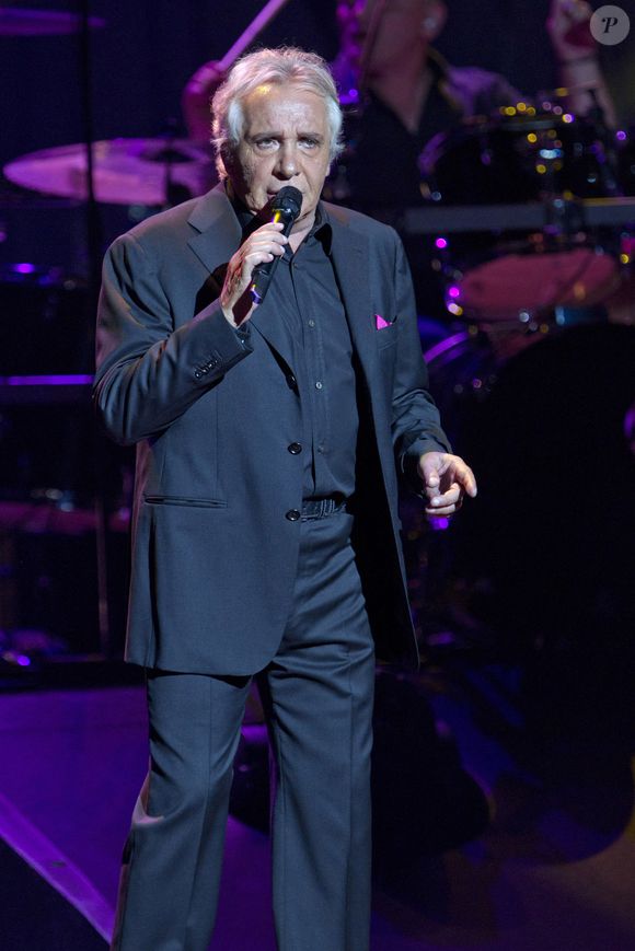 Le chanteur français Michel Sardou se produit au Palais Nikaia à Nice, dans le sud de la France, le 05 mai 2011. Photo by Syspeo.R/ABACAPRESS.COM