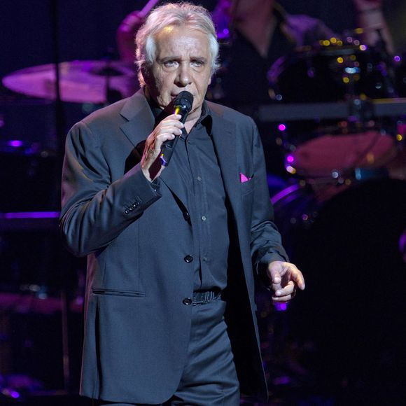 Le chanteur français Michel Sardou se produit au Palais Nikaia à Nice, dans le sud de la France, le 05 mai 2011. Photo by Syspeo.R/ABACAPRESS.COM