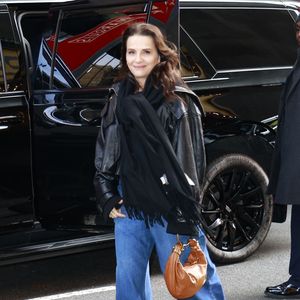 New York City, NY - La star française Juliette Binoche est arrivée aux studios CBS ce matin, dans une tenue décontractée et avec un grand sourire ! Backgrid USA / Bestimage
