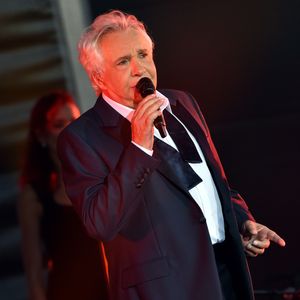 "J'ai dit à Rouget, si mes derniers yearlings ne sont pas bons, on laisse tomber. Et nous avons laissé tomber".

Exclusif - Michel Sardou en concert au stade Tropenas à Montélimar le 5 juillet 2017 dans le cadre de sa dernière tournée "La dernière danse". © Bruno Bebert / Bestimage