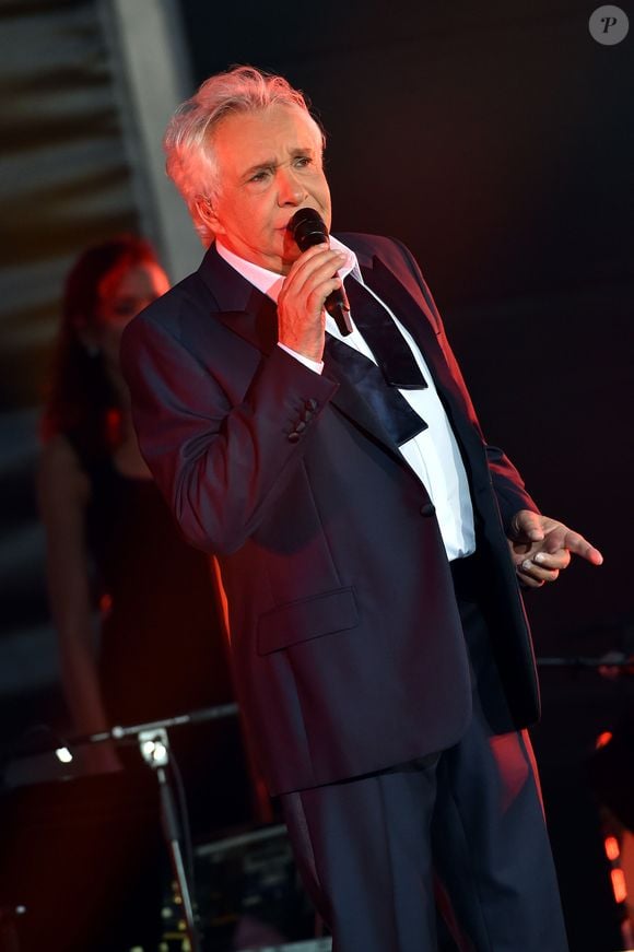 "J'ai dit à Rouget, si mes derniers yearlings ne sont pas bons, on laisse tomber. Et nous avons laissé tomber".

Exclusif - Michel Sardou en concert au stade Tropenas à Montélimar le 5 juillet 2017 dans le cadre de sa dernière tournée "La dernière danse". © Bruno Bebert / Bestimage