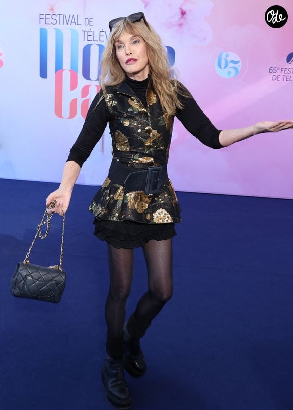 L'actrice a rapidement validé les clichés mis en ligne par son filleul en écrivant le commentaire suivant : "Oh si joli mon Billy"

Arielle Dombasle - Photocall du film 'Les derniers jours de Charles Baudelaire' au Grimaldi Forum lors de la 65ème édition du Festival TV De Monte Carlo le 13 Juin 2026 © Denis Guignebourg /Bestimage