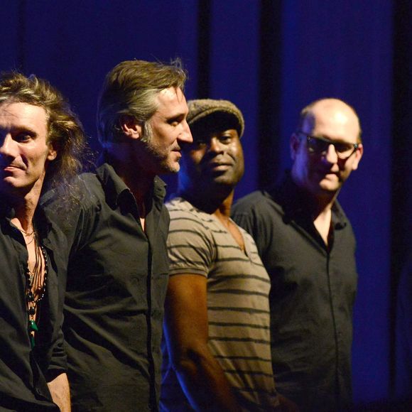 Miossex s'est confié dans les colonnes du "Figaro" concernant son cancer des cordes vocales.

Les 29 et 30 mars au 104, a Paris, plusieurs artistes ont rendu un nouvel hommage a Alain Bashung avec le spectacle "Dernières nouvelles de Frau Major". Etaient présents Brigitte Fontaine, Chloe Mons, Albin de la Simone, Bertrand Cantat, Christophe Miossec et Kent, ainsi que son guitariste Yan Pechin. © Agence / Bestimage