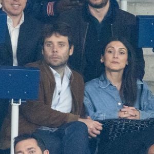 Benjamin Duhamel et Agathe Lambret dans les tribunes du match de quart de finale aller de Ligue Des Champion au Parc des Princes à Paris, le 8 avril 2026. 

Photo : Cyril Moreau / Bestimage