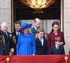 Aujourd'hui, des milliers d'Anglais et touristes se sont réunis aux abords du palais de Buckingham dans l'espoir d'apercevoir le célèbre souverrain et son illustre clan.
Le roi Charles III d'Angleterre et Camilla Parker Bowles, reine consort d'Angleterre, La princesse Anne, Le prince William, prince de Galles, et Catherine (Kate) Middleton, princesse de Galles, avec leurs enfants le prince George de Galles, la princesse Charlotte de Galles et le prince Louis de Galles assistent aux célébrations du 80ème anniversaire de la fin de la Seconde guerre mondiale (VE Day) au balcon de Buckingham Palace à Londres, le 5 mai 2025.