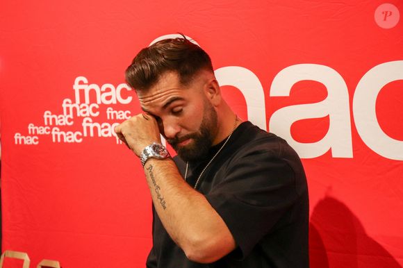 Exclusif - Kendji Girac en séance de dédicaces à l'occasion de la sortie de son nouvel album ''Vivre'' à la FNAC Croix-Blanche de Sainte-Geneviève-des-Bois, France, le vendredi 4 octobre 2024.