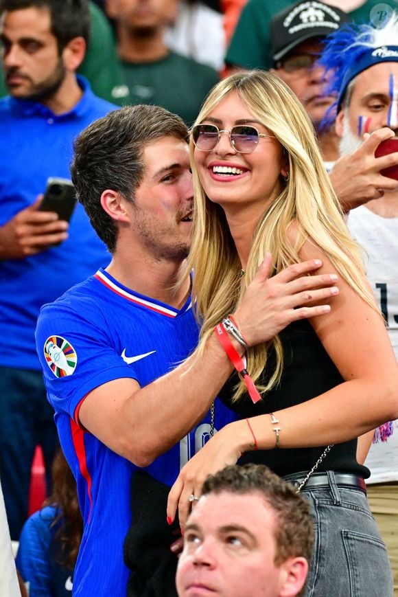 Dylan Deschamps et sa fiancée Mathilde Cappelaere dans les tribunes de la demi-finale du Championnat d'Europe de football (Euro 2024) entre l'Espagne et la France (2-1) à Munich, Allemagne, le 9 juillet 2024. © Bestimage