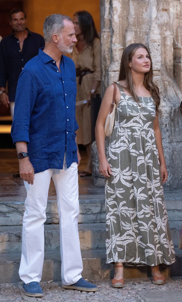 Le roi Felipe VI, la reine Letizia, la princesse héritière Leonor et la princesse Sofia visitent l'exposition "Paysage-Miro" de Joan Miro à La loge de Palma à Majorque, le 5 août 2025. LALO YASKY / BESTIMAGE