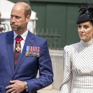 Le prince William et Kate Middleton feront-ils partis des invités ?
Des membres de la famille royale et des hommes politiques assistent à un service d'action de grâce pour marquer le 80e anniversaire du jour de la Victoire en Europe à l'abbaye de Westminster. Photo par Backgrid UK/ Bestimage