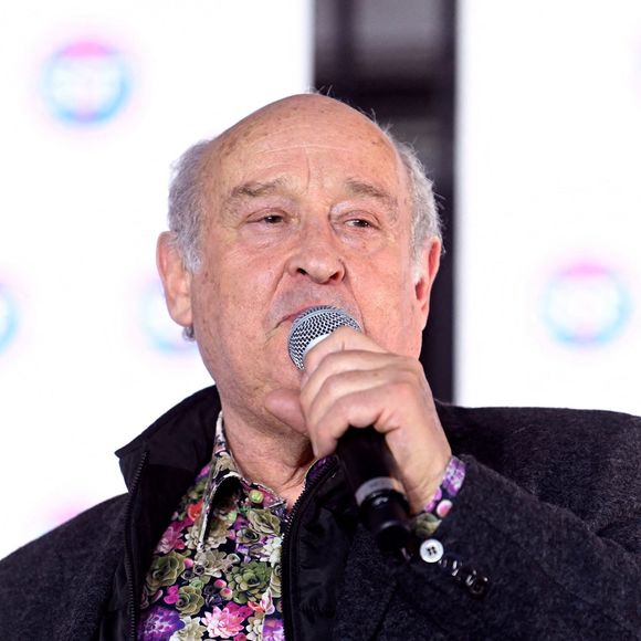 Acteur particulièrement populaire, l'intéressé s'est aussi fait un nom dans l'industrie de la musique en tant qu'auteur-compositeur-interprète. 

Exclusif - Michel Jonasz - Soirée de gala de l'Opération "Tous Sauveteurs" à l'occasion du 23ème anniversaire de l'association "Sauveteurs Sans Frontières" (SSF) à l'hôtel du Collectionneur Paris le 20 mars 2023. © Rachid Bellak/Bestimage