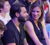 Le couple qui prône d'ordinaire la discrétion se dévoile ainsi complice et toujours aussi amoureux.

Maxim Nucci (Yodelice)  et sa compagne enceinte Isabelle Ithurburu - Maxim Nucci (Yodelice)  et sa compagne enceinte Isabelle Ithurburu assistent au match de boxe de Tony Yoka au palais des sports de Paris, le 23 juin 2018 © Veeren-CVS/Bestimage