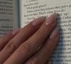 Exit les teintes de vernis flashys : la "glass manicure" propose un effet miroir imitant la clarté et la brillance du verre.