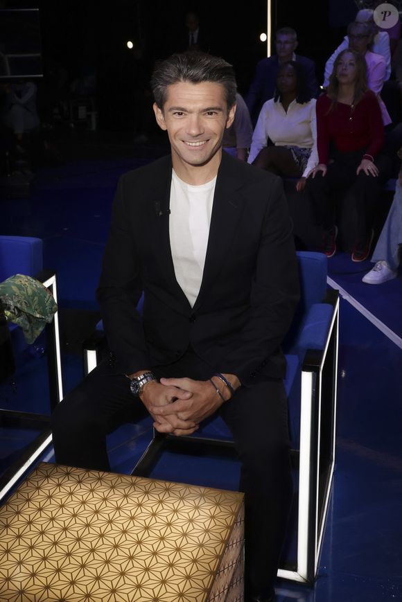 Gautier Capuçon lors de l'enregistrement de l'émission "La Boîte à secrets", présentée par F.Bollaert et diffusée le 10 octobre 2025 sur France 3, dans les studios du Lendit à Saint-Denis, Seine Saint-Denis, France, le 22 septembre 2025. © Jack Tribeca/Bestimage