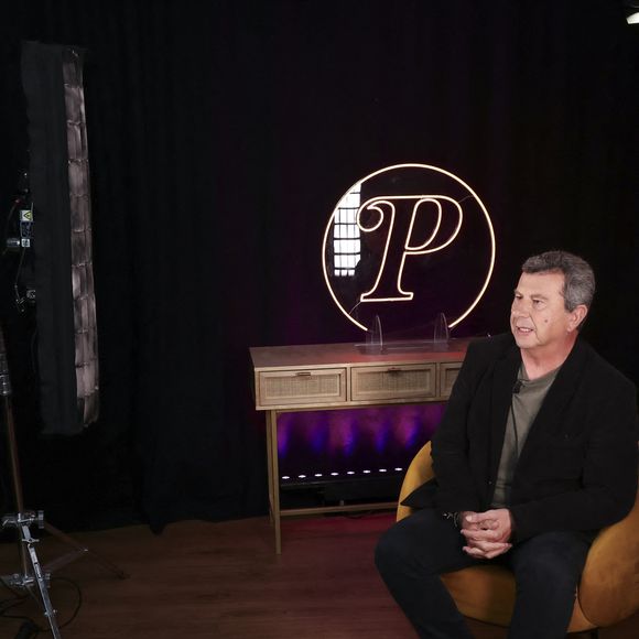 Pascal Bataille en interview pour "En privé avec", format original de Webedia © Jack Tribeca/Bestimage