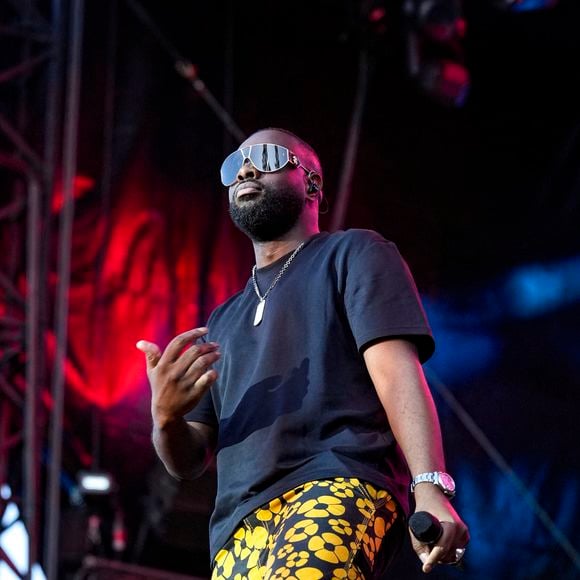 Gims en concert au festival le Printemps de Pérouges au Château de Saint-Maurice-de-Rémens (01) le 27/06/25. Photo Sandrine Thesillat / PsNewZ