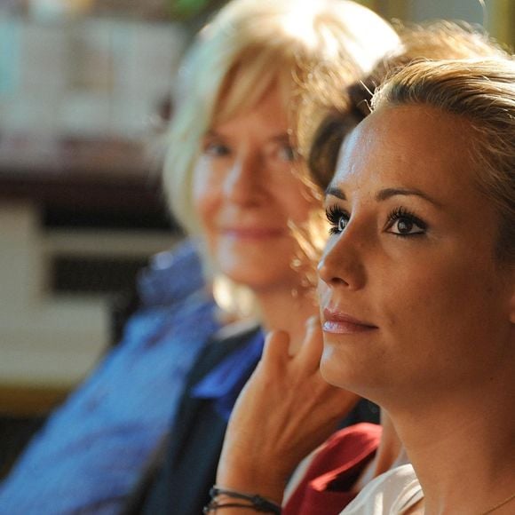 "Je pleure parce que je veux retrouver mes bébés, je pleure parce que j’ai rencontré des bébés, des enfants, des familles que je n’oublierai jamais" a-t-elle confié.

Elodie Gossuin participe à la conférence de presse de présentation de la 3e édition de La Flamme Marie Claire qui se tient aux Salons France Ameriques à Paris, France, le 10 mai 2012. Photo by Giancarlo Gorassini/ABACAPRESS.COM