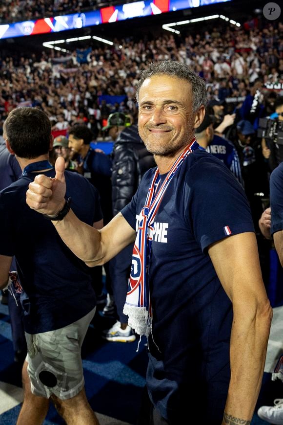 Luis Enrique - Les joueurs du PSG célèbrent leur titre de Champion d'Europe au Parc Des Princes à Paris, le 1er juin 2025.
© Cyril Moreau/Bestimage